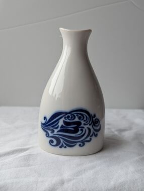 Porsgrund Norway White Ceramic Blue Scroll Detail Nut Shaker Cruet Vase Vintage